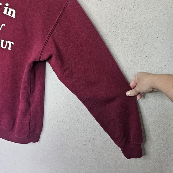 Wound Up Sweatshirt Womens Medium 7-9 Maroon White Funny Graphic Cozy‎ Fall Vibe - Picture 5 of 7